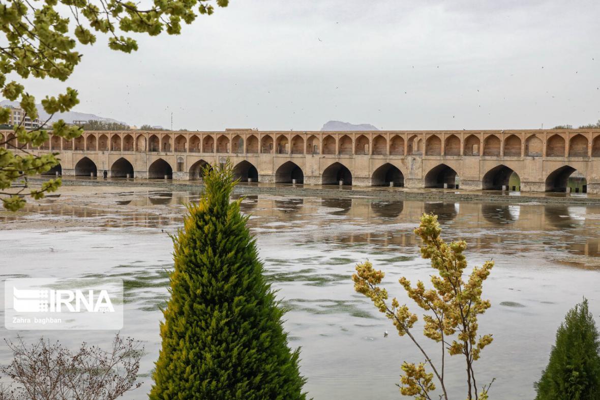 خبرنگاران سامانه بارشی از استان اصفهان خارج می گردد