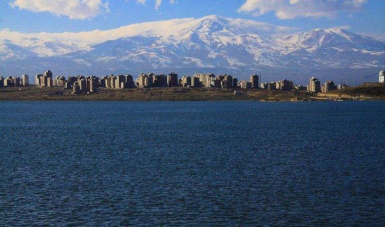 خودکشی دو دخترِ عاشق در دریاچه شورابیل! خودکشی دو دخترِ عاشق در دریاچه شورابیل!