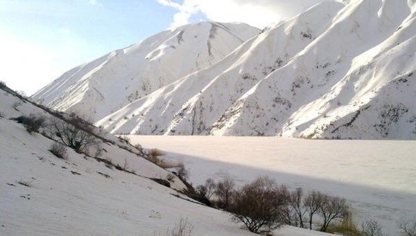 این دریاچه زیبای ایران پس از 6 سال دوباره یخ زد